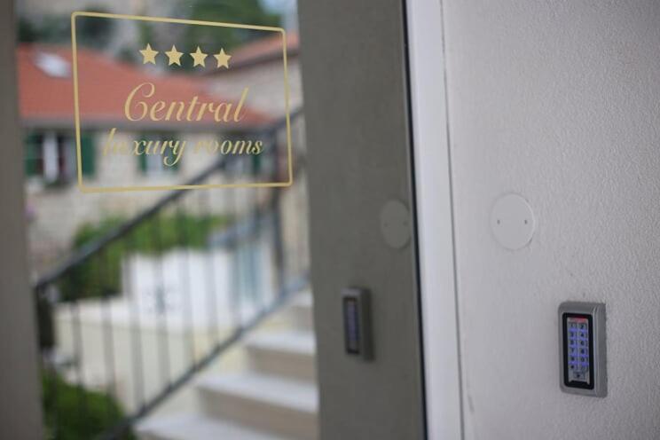 Central Luxury Rooms Omiš Zewnętrze zdjęcie