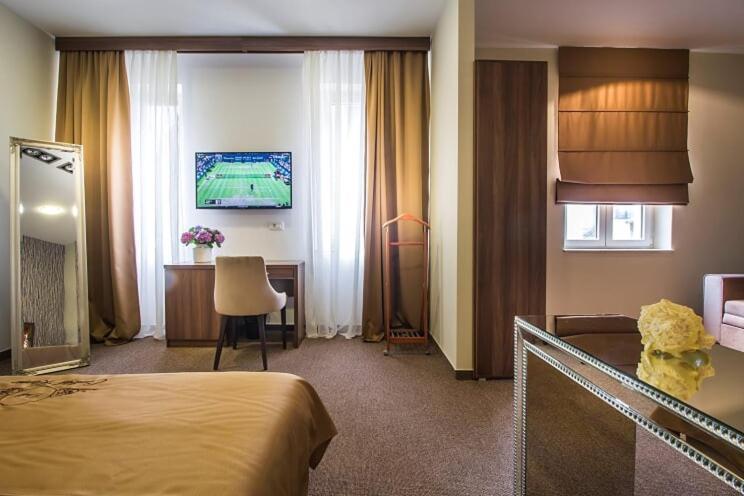 Central Luxury Rooms Omiš Zewnętrze zdjęcie