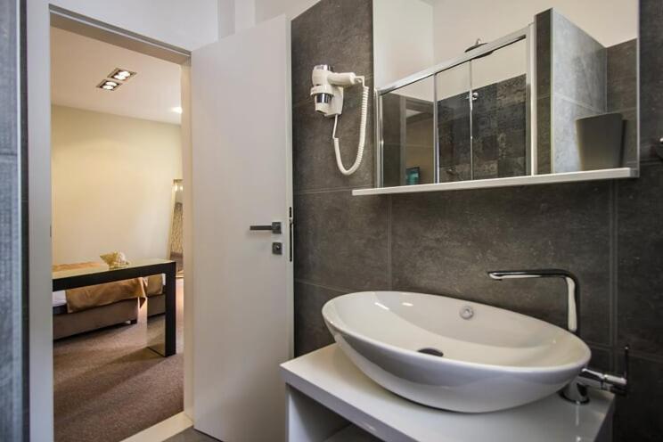 Central Luxury Rooms Omiš Zewnętrze zdjęcie